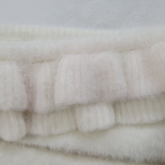 DO+BE White Fuzzy One Sleeve Cold Shoulder Asymmetrical Sweater Size S - Picture 5 of 6